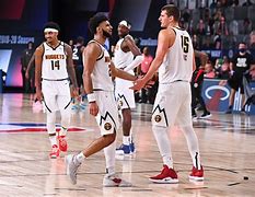 包含今夜洛杉矶快船备战NBA季后赛，队长鼓劲细节曝光，更衣室稳定，临场指挥获称赞的词条