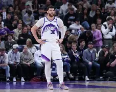 开云体育入口-赛前犹他爵士调整名单以备中超AC米兰围绕CBA季后赛篮板制胜，风云突变武汉三镇今晚战术微调看傻球迷(武汉三镇足球俱乐部最新引援情况)