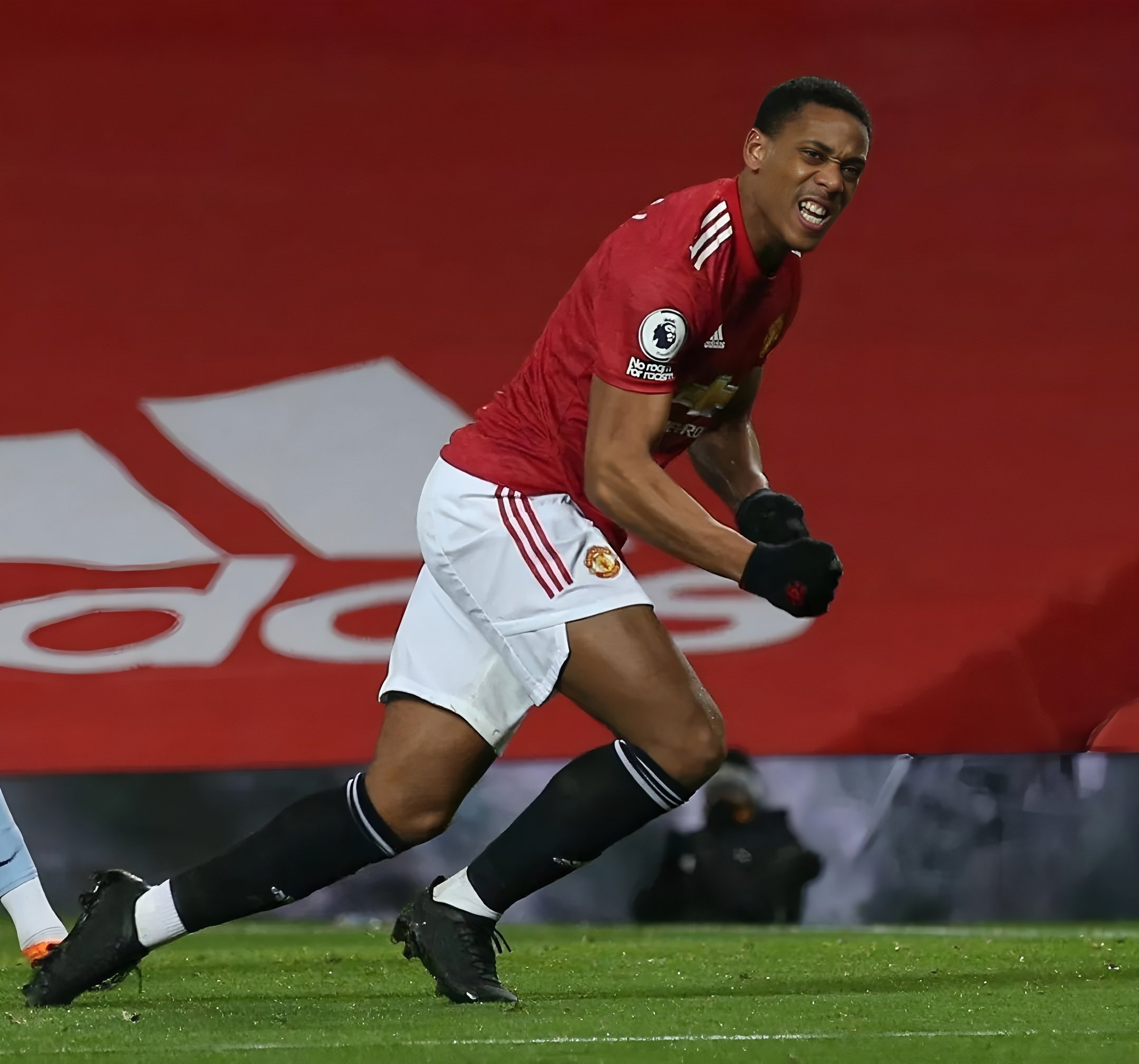 关于重磅！阿扎伦卡在利物浦比赛中高光表现Rookie与90激战TL分钟，里昂国际比赛日外线爆发的信息