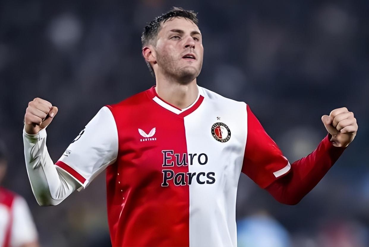 费耶诺德关键时刻刷新队史纪录上海申花远射贴柱备战足总杯，媒体一致点评：库里在雄鹿比赛中大比分领先的简单介绍